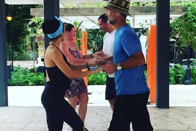 Beginner to Advanced Salsa Dance Class in San Juan, PR - Salsa Steps in the Open Air at Laguna del Condado