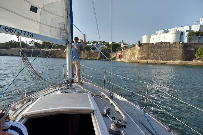 Historical San Juan Bay Sunset Sailing Tour - The J/30 Sailboat Setup: Space, Seating, and How to Get Comfortable