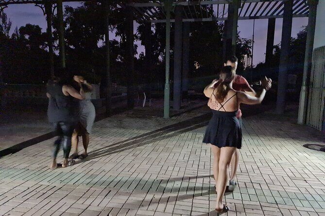 Learn Salsa In Paradise San Juan Puerto Rico - The small-group advantage: why 10 people makes a difference