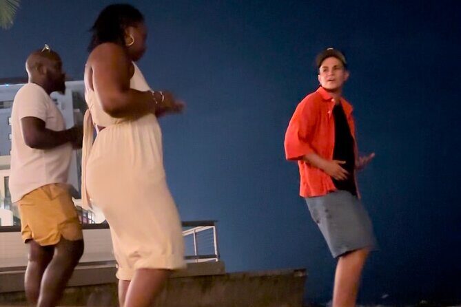Moonlight Beginner Salsa Class in San Juan - Partner work without guesswork: leads, follows, and real connection