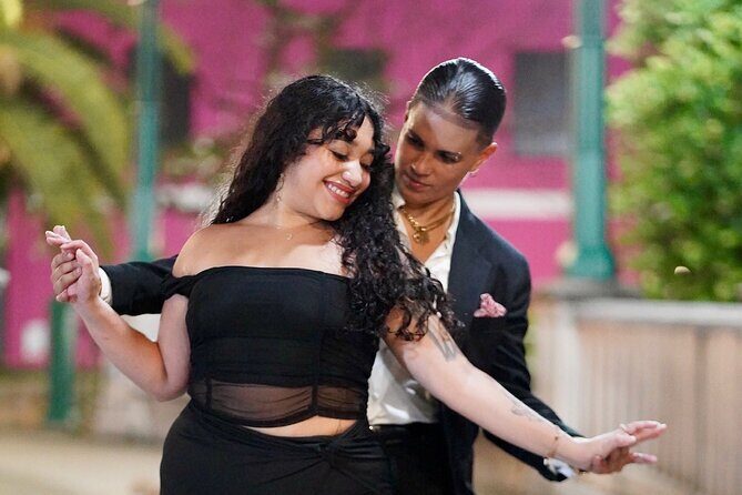 Moonlight Beginner Salsa Class in San Juan - The moonlight finish: practicing salsa the same night
