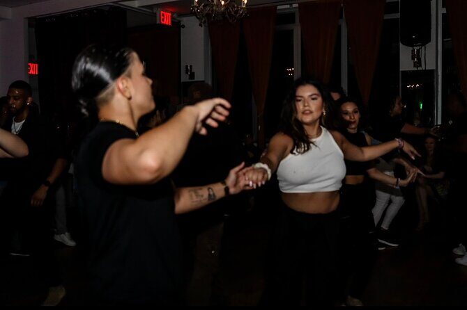 Moonlight Beginner Salsa Class in San Juan - What $60 buys you in San Juan (and why it’s not just a class)