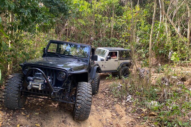 Off-Road Jeep Adventure from Carolina - The Jeep ride comfort: AC in a rugged day
