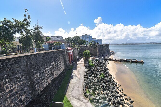 Old San Juan Deluxe Walking Tour - El Convento Hotel Area and the Street-Level “How Did People Live” Moment
