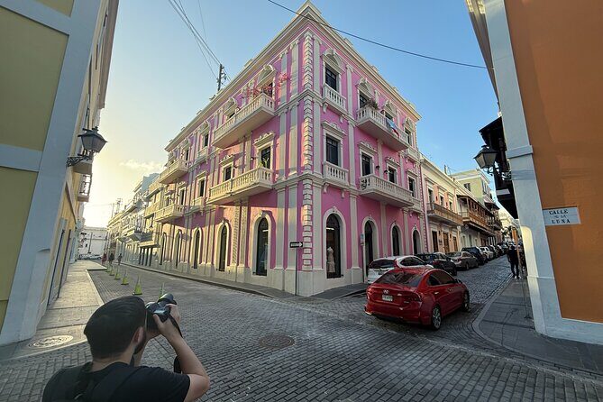 Old San Juan Food Tour with 7 Tastings of Authentic Local Flavors - La Fortaleza and La Casa Estrecha: power and surprise in the same block