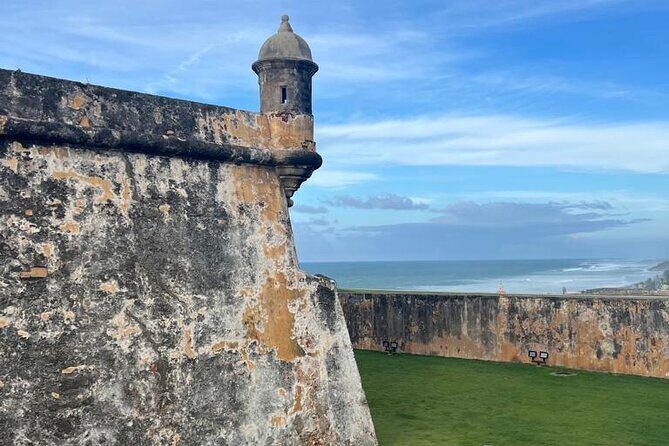 Old San Juan Walking Tour with a Historian - Stop 5: La Casa Estrecha for the Narrowest House Photo