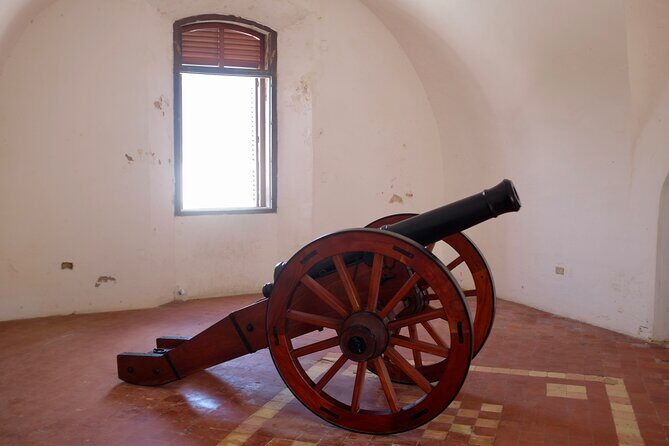 Old San Juan Walks; 2 Castles, El Morro and San Cristobal - Plaza Colón and the Columbus Statue intro: why it matters