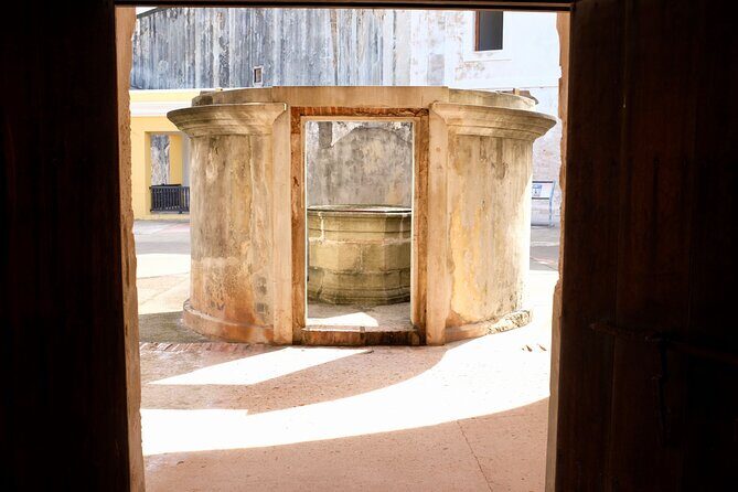Old San Juan Walks; 2 Castles, El Morro and San Cristobal - The walk to El Morro via Calle San Sebastián: a straight shot with no detours
