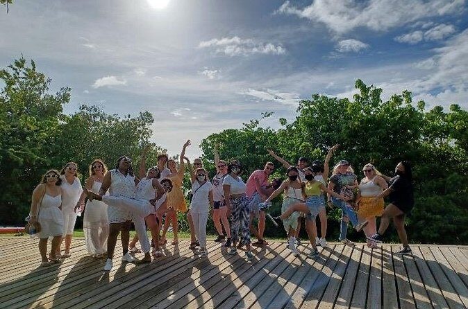 Salsa Dance Class in San Juan – Learn from Local Experts - Timing and music: how you learn the beat without overthinking