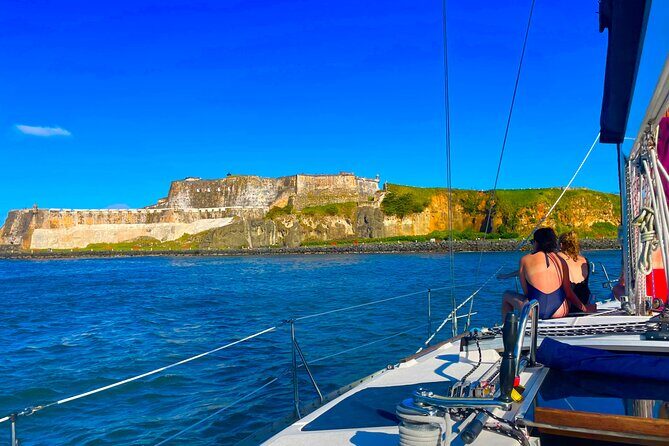 San Juan Bay Private Tour with Drinks and Tapas: 4+ people - Choosing a 37-foot sailboat or a powerboat for San Juan Bay