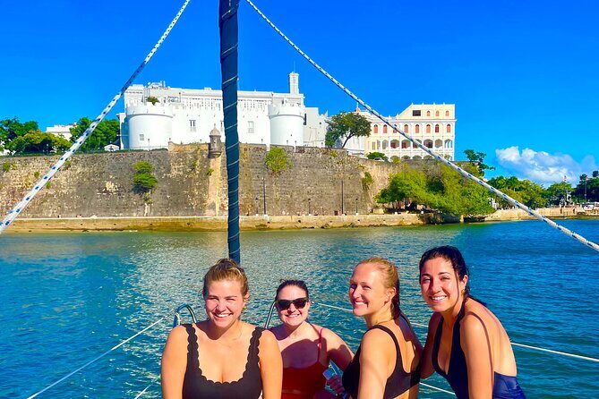 San Juan Bay Private Tour with Drinks and Tapas: 4+ people - Bluetooth sound system: music that doesn’t steamroll the day
