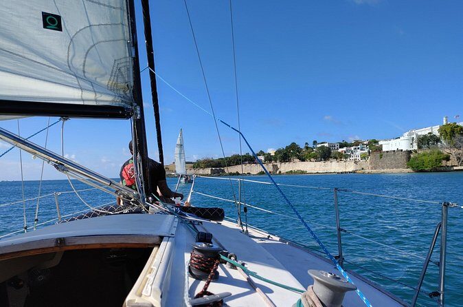 San Juan Historical Bay Daytime Sailing Tour - Goat Island’s Little Fort: the small stop that makes photos pop