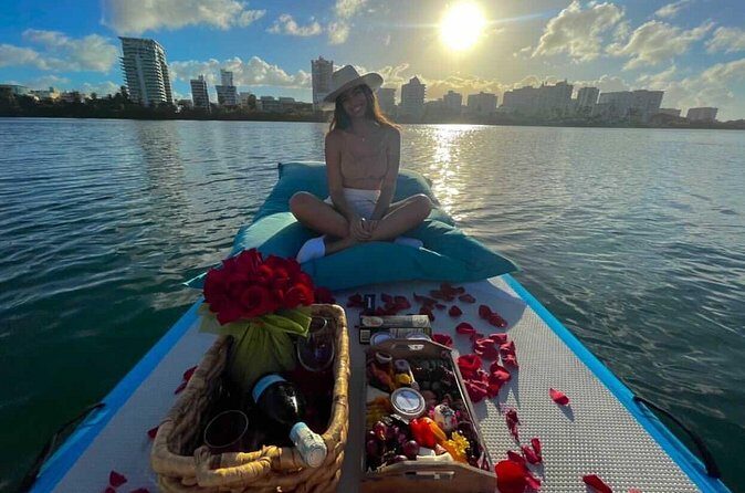 San Juan — Private Floating Picnic Experience in Condado Lagoon - What the floating picnic actually feels like