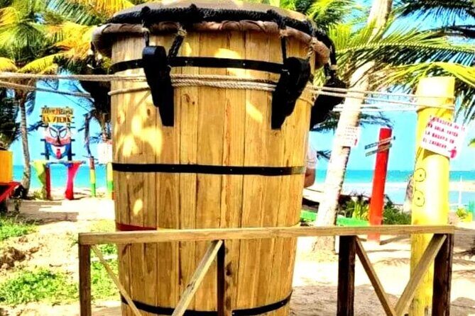 "Unique Tour" Loiza, Cultue, Art & Bomba Dance Class on The Beach - Loíza walk-by tradition: the Vejigante mask explanation